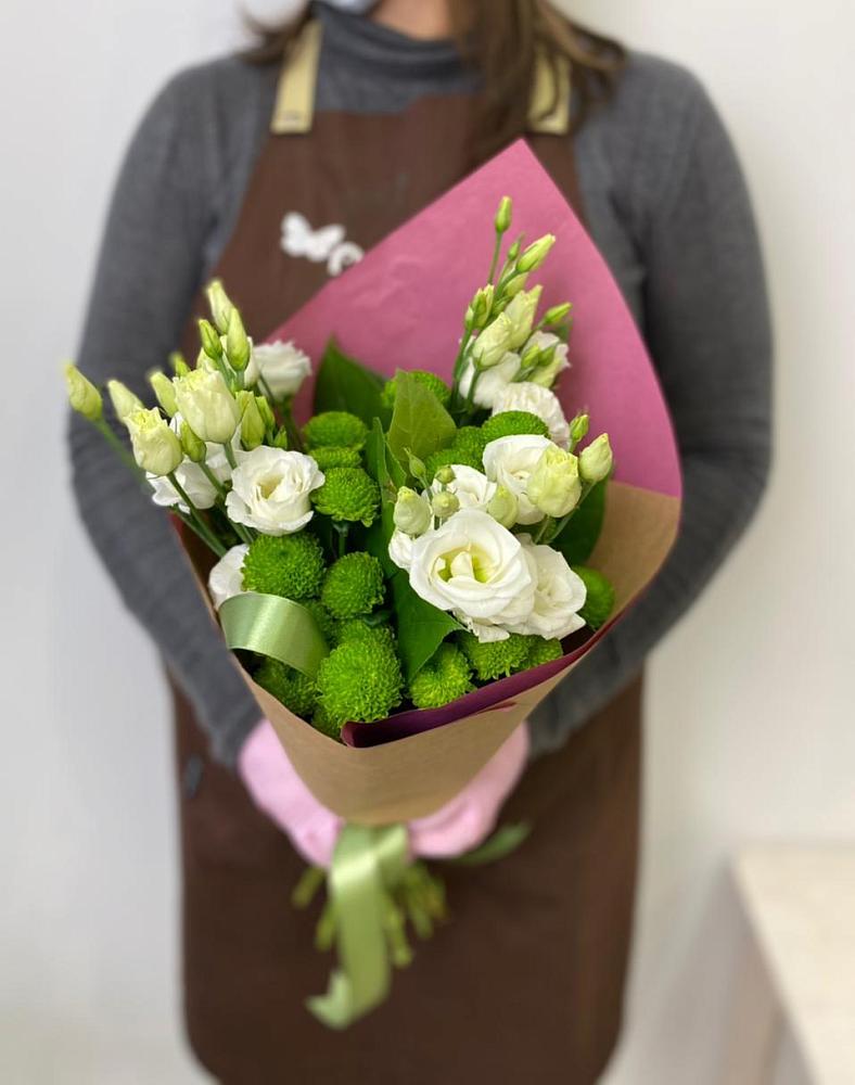 Букет морозный день в Воздвиженской Букет цветов из: Хризантемы и Лизиантусы в Воздвиженской