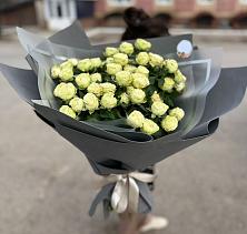 Букет Белые кустовые розы Солинеро в Воздвиженской