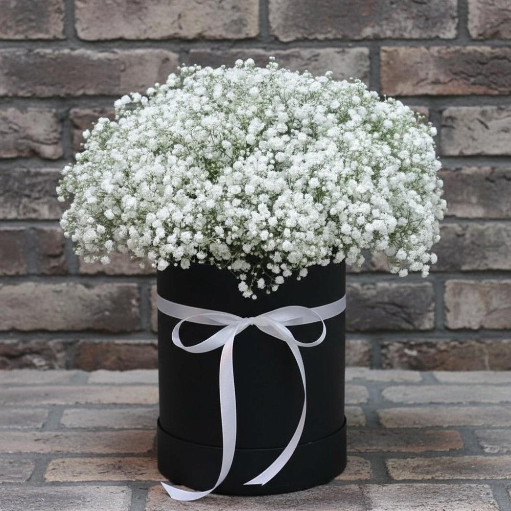 Цветочная композиция из Гипсофила в шляпной коробке в Воздвиженской