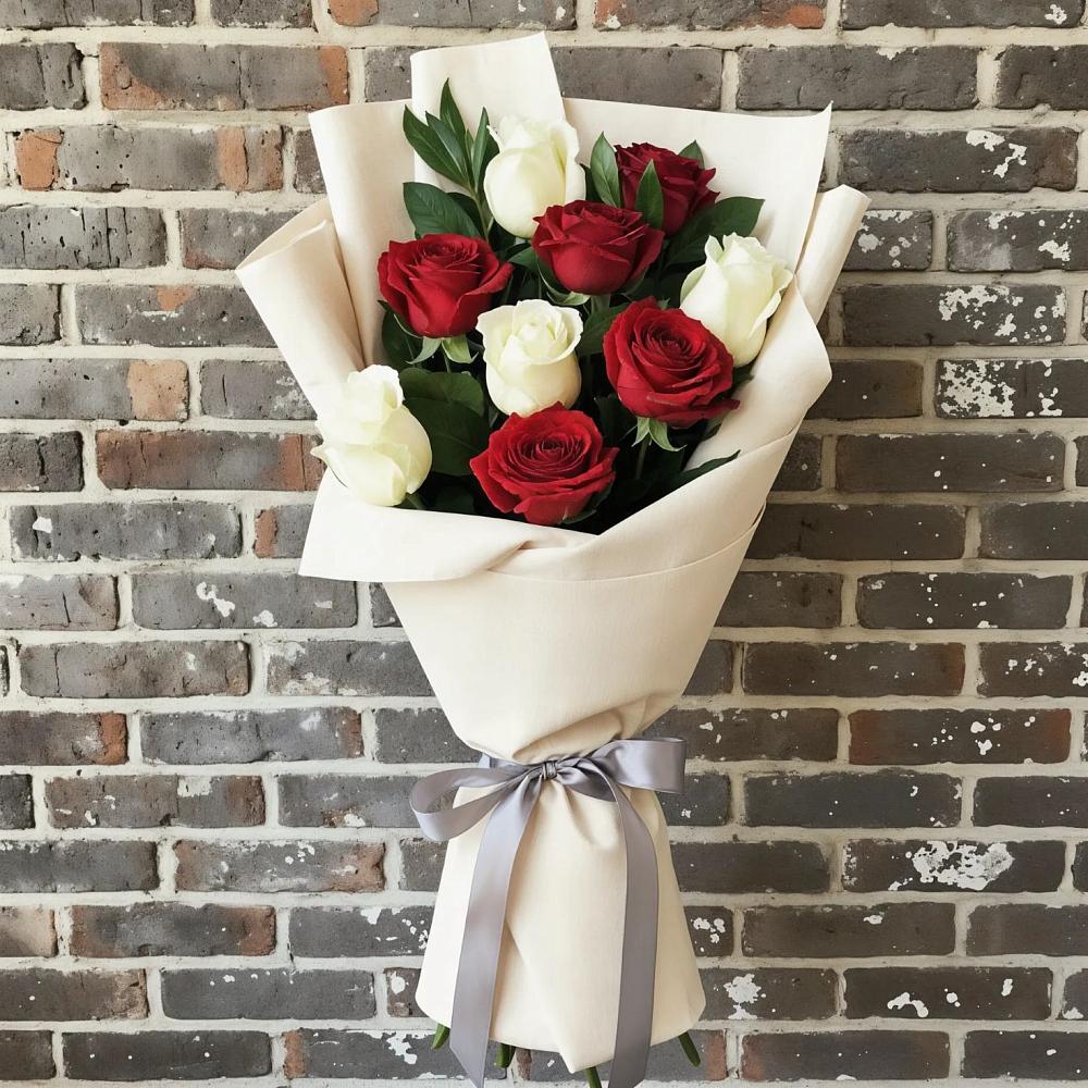 Букет красно-белые розы в Воздвиженской Букет цветов из: Розы в Воздвиженской