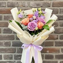 Букет цветочные ноты в Воздвиженской Букет цветов из:  Лизиантусы и Розы в Воздвиженской
