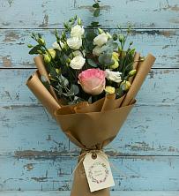 Букет нежный привет в Воздвиженской Букет цветов из:  Розы и Лизиантусы в Воздвиженской