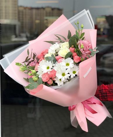 Букет цветов из: Розы, Лизиантусы и Хризантемы в Воздвиженской