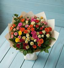 Букет Микс из разноцветных кустовых роз в Воздвиженской